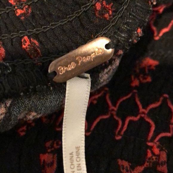 FREE PEOPLE Black Boho Tunic w Smocked Detail and Red Floral Pattern Sz Small - Picture 7 of 15